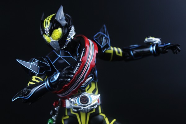 S.H.Figuarts  剧场版 假面骑士驰骑: SURPRISE FUTURE  假面骑士驰骑 特殊型号