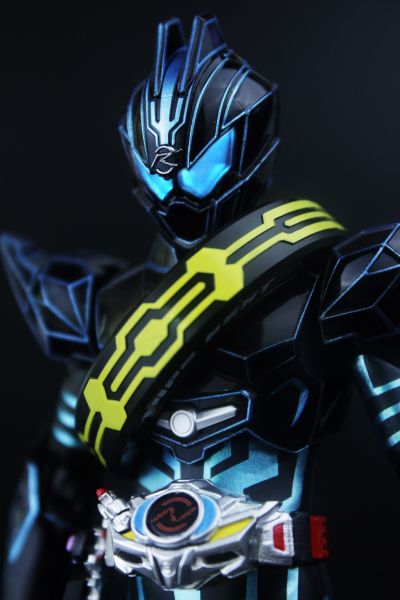 S.H.Figuarts  剧场版 假面骑士驰骑: SURPRISE FUTURE  假面骑士驰骑 特殊型号