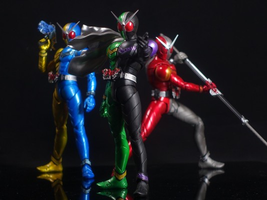 S.H.Figuarts(真骨雕制法)  假面骑士双骑 月神扳机形态