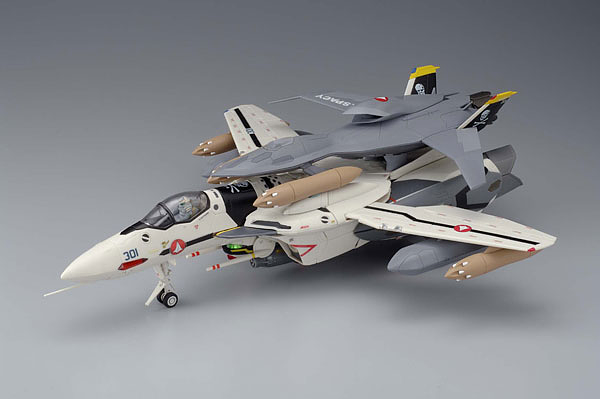 超时空要塞 Zero VF-0S 凤凰 with QF-2200D-B 幽灵