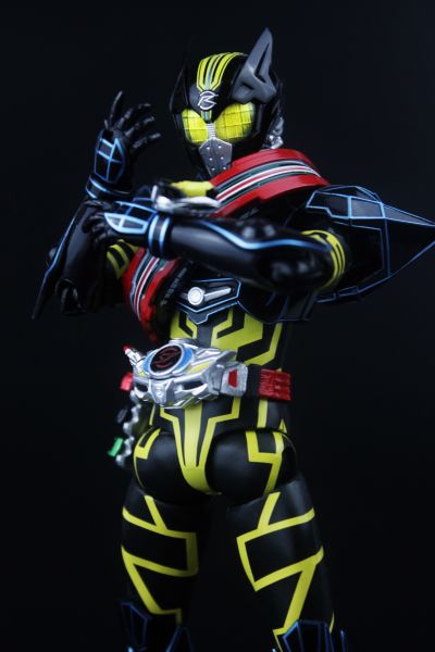 S.H.Figuarts  剧场版 假面骑士驰骑: SURPRISE FUTURE  假面骑士驰骑 特殊型号