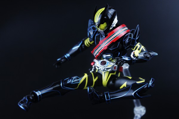 S.H.Figuarts  剧场版 假面骑士驰骑: SURPRISE FUTURE  假面骑士驰骑 特殊型号