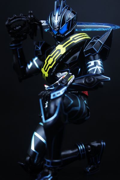 S.H.Figuarts  剧场版 假面骑士驰骑: SURPRISE FUTURE  假面骑士驰骑 特殊型号