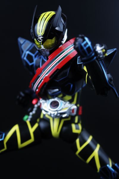 S.H.Figuarts  剧场版 假面骑士驰骑: SURPRISE FUTURE  假面骑士驰骑 特殊型号