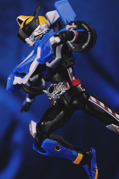S.H.Figuarts   假面骑士驰骑 方程式型