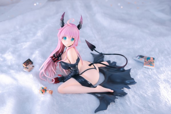 出包王女DARKNESS 菈菈・萨塔琳・戴比路克 Darkness