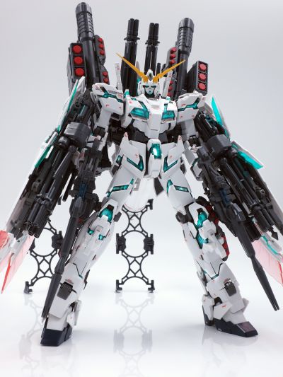 MG 1/100   V2高达突击爆击型 Ka版