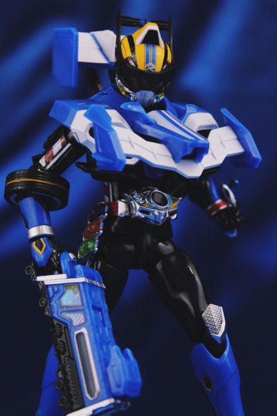 S.H.Figuarts   假面骑士驰骑 方程式型