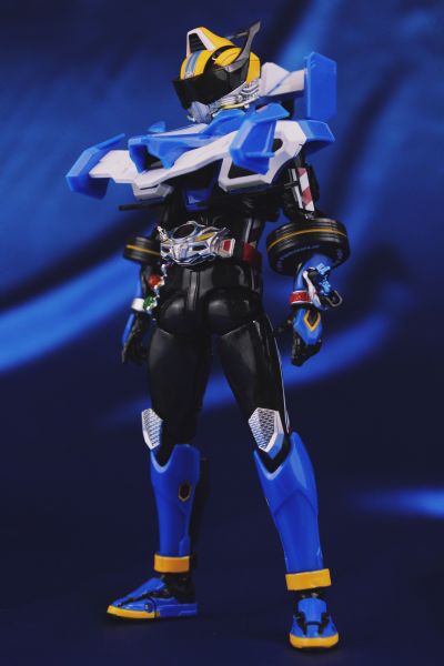 S.H.Figuarts   假面骑士驰骑 方程式型
