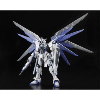 RG 1/144 ZGMF-X10A  自由高达 装甲未启动样式