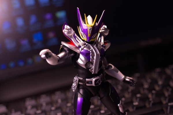 S.H.Figuarts（真骨雕制法） 假面骑士电王 假面骑士电王 圣剑形态 / 圣枪形态