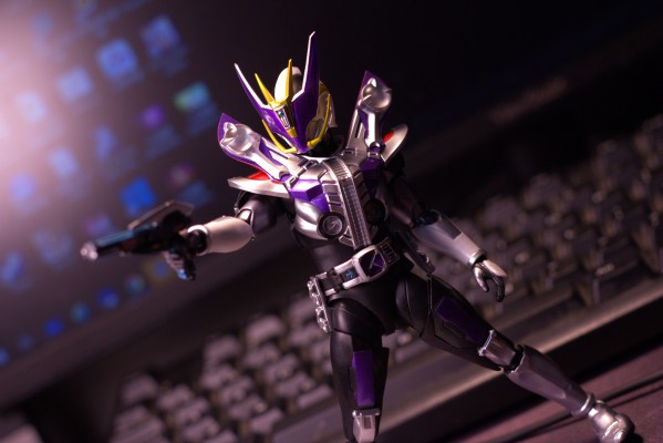 S.H.Figuarts（真骨雕制法） 假面骑士电王 假面骑士电王 圣剑形态 / 圣枪形态