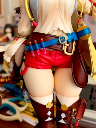 莱莎的炼金工房:常暗女王与秘密藏身处 莱莎琳・斯托特