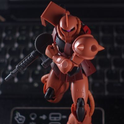 ROBOT魂＜机动战士系列＞ MS-06S 夏亚专用扎古 剧中版
