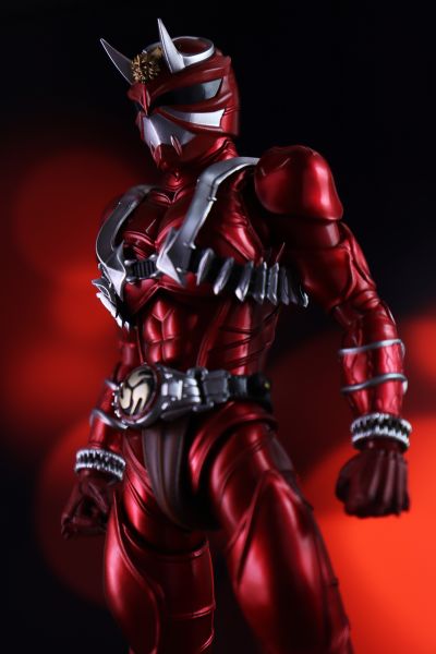 S.H.Figuarts（真骨雕制法）假面骑士响鬼红