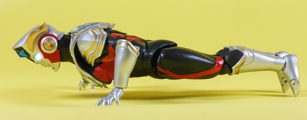 S.H.Figuarts 泰迦奥特曼 泰塔斯奥特曼