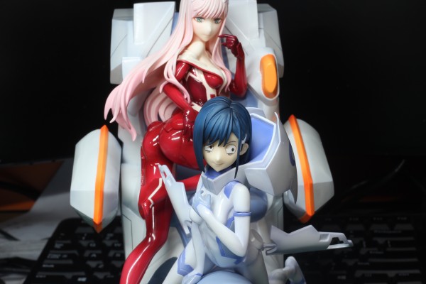 Darling in the FRANXX 零二＆莓
