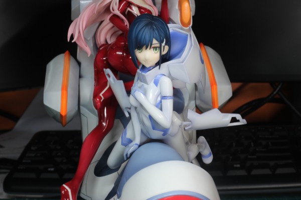 Darling in the FRANXX 零二＆莓