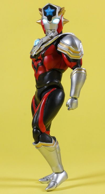 S.H.Figuarts 泰迦奥特曼 泰塔斯奥特曼