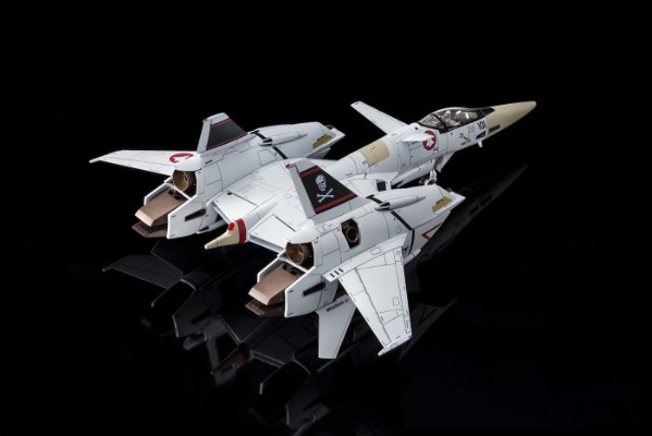 超时空要塞 FLASH BACK 2012 完全变形 VF-4A 闪电III 一条辉 搭乘机 Premium Finish