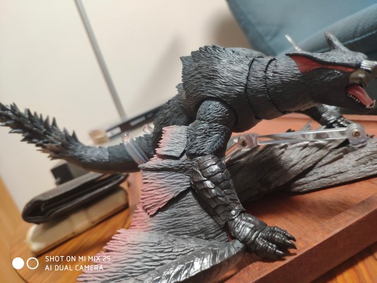 S.H.MonsterArts 怪物猎人 迅龙