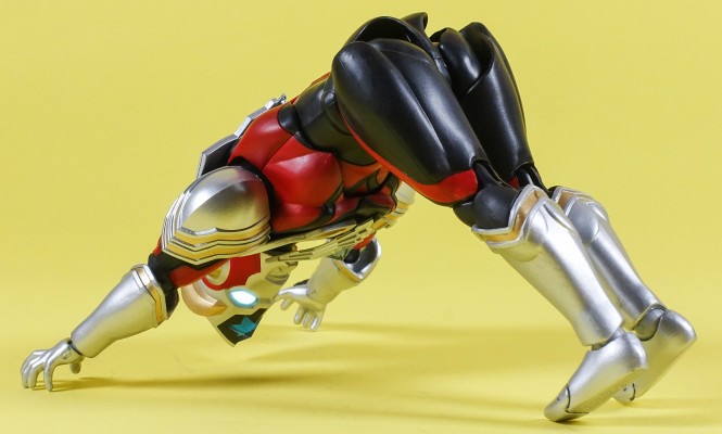 S.H.Figuarts 泰迦奥特曼 泰塔斯奥特曼