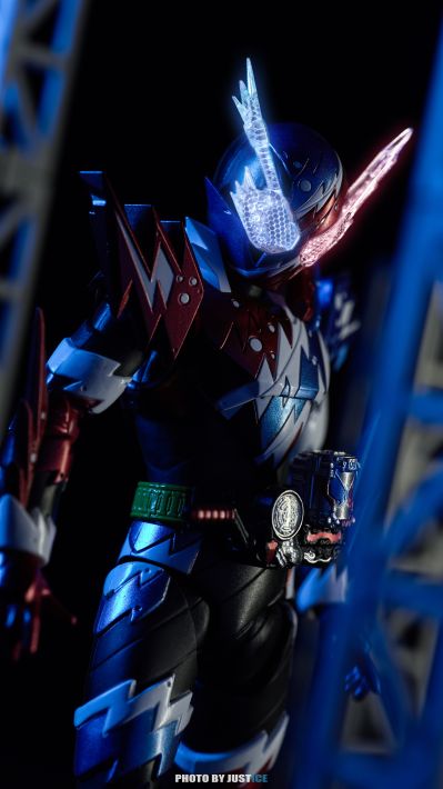 S.H.Figuarts 假面骑士创骑 假面骑士创骑 兔子坦克 汽泡形态