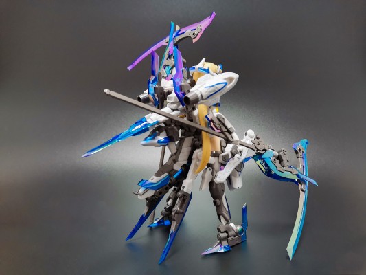 机甲少女 白皙魔鹫