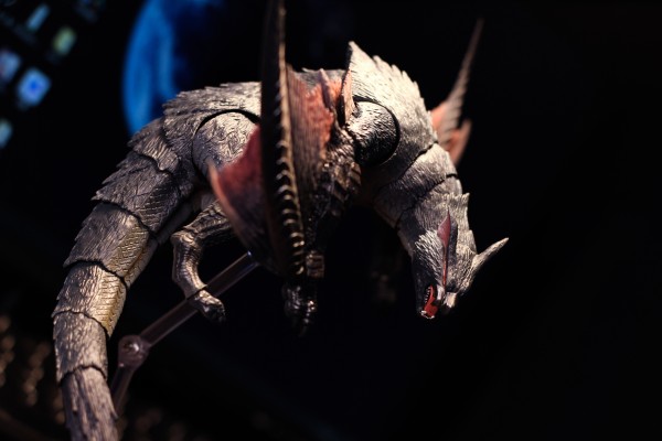 S.H.MonsterArts 怪物猎人 迅龙