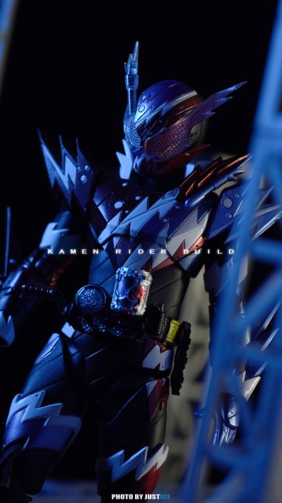 S.H.Figuarts 假面骑士创骑 假面骑士创骑 兔子坦克 汽泡形态