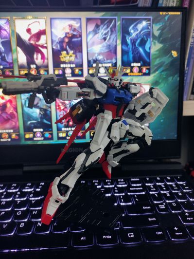 RG 1/144 翔翼型强袭高达