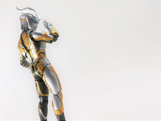 S.H.Figuarts 赛罗奥特曼闪耀型