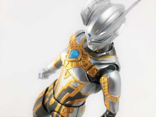 S.H.Figuarts 赛罗奥特曼格斗 闪耀赛罗