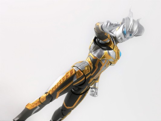 S.H.Figuarts 赛罗奥特曼闪耀型