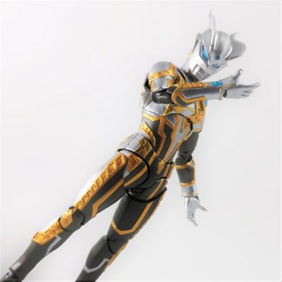 S.H.Figuarts 赛罗奥特曼格斗 闪耀赛罗