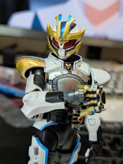 S.H.Figuarts（真骨雕制法） 假面骑士战骑 保全模式/爆发模式 (红音也)