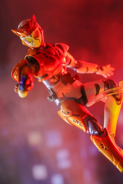 S.H.Figuarts 假面骑士：零一 假面骑士瓦尔基里 疾驰猎豹