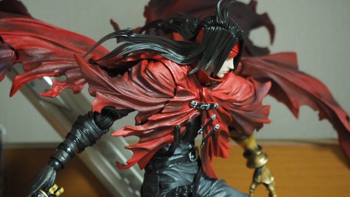 PlayArts改 地狱犬的挽歌 最终幻想VII 文森特·瓦伦汀