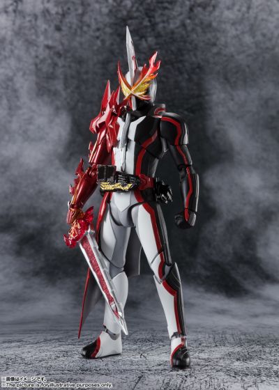 S.H.Figuarts 假面骑士圣刃 勇气之龙