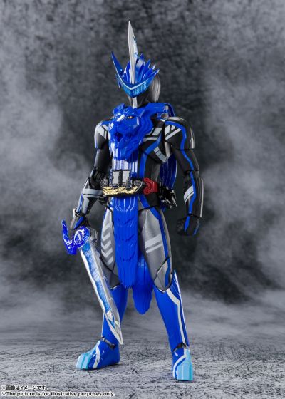 S.H.Figuarts 假面骑士圣刃 假面骑士剑锋 雄狮战记