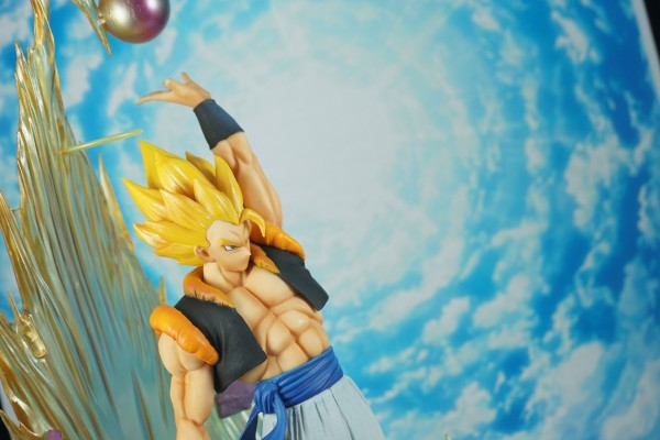 FiguartsZERO [超激战]  龙珠Z 复活！悟空与贝吉塔的合体  超级赛亚人悟吉塔