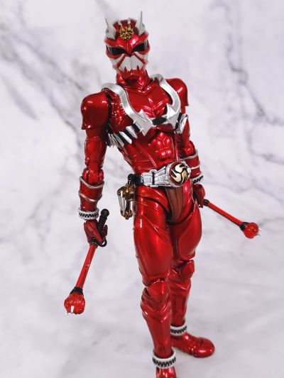S.H.Figuarts（真骨雕制法）假面骑士响鬼红