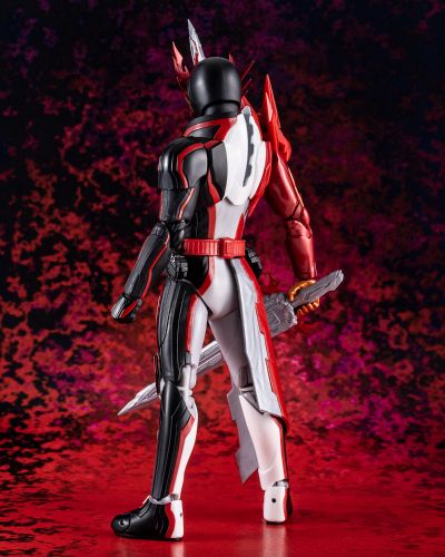 S.H.Figuarts 假面骑士圣刃 勇气之龙
