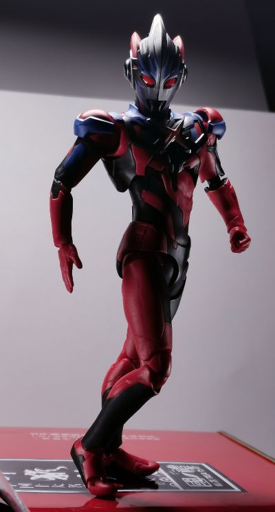 S.H.Figuarts 奥特银河格斗 新生代英雄 黑暗艾克斯奥特曼+黑暗哥莫拉装甲