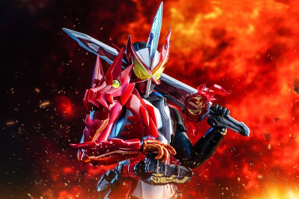 S.H.Figuarts 假面骑士圣刃 勇气之龙