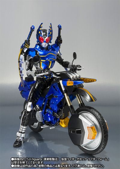 中文名称:s.h.figuarts 假面骑士:甲斗王 钢斗王强化机车/骑士摩托