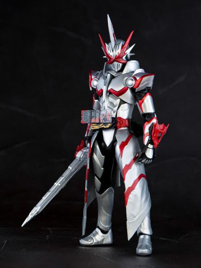 S.H.Figuarts   假面骑士圣刃 龙骑士