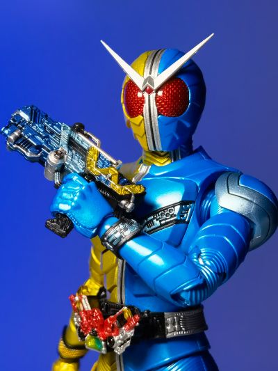 S.H.Figuarts(真骨雕制法)  假面骑士双骑 月神扳机形态