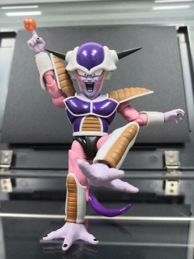 S.H.Figuarts  弗利萨 第一形态+弗利萨飞船