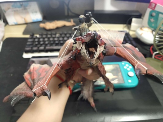 S.H.MonsterArts 怪物猎人 雄火龙